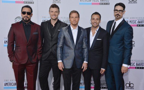 A visszatérések és leszorított mellek éjszakája -  -  - AMA ruhák, American Music Awards, chris brown, christina aguilera, díjátadó zene, Nicki Minaj, outfit, vörös szőnyeg, 