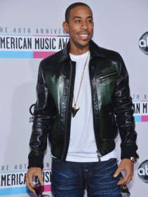 A visszatérések és leszorított mellek éjszakája -  -  - AMA ruhák, American Music Awards, chris brown, christina aguilera, díjátadó zene, Nicki Minaj, outfit, vörös szőnyeg, 