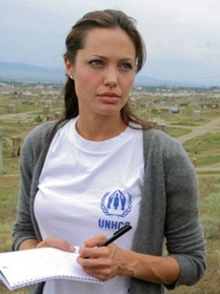 Angelina Jolie felhagy a színészettel - STYLELIFE -  - angelina jolie, Brad Pitt, Brangelina, brangelina esküvő, Brangelina gyerekek, humanitárius, Maddox, 