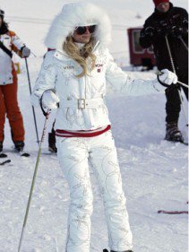 Louis Vuitton bolt a sípályán - Stílusiskola -  - gstaad, gstaad palace, louis vuitton, louis vuitton táska, síelés, svájc, 