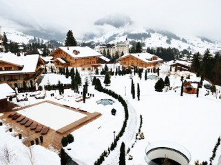 Louis Vuitton bolt a sípályán - Stílusiskola -  - gstaad, gstaad palace, louis vuitton, louis vuitton táska, síelés, svájc, 