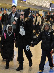 Louis Vuitton bolt a sípályán - Stílusiskola -  - gstaad, gstaad palace, louis vuitton, louis vuitton táska, síelés, svájc, 