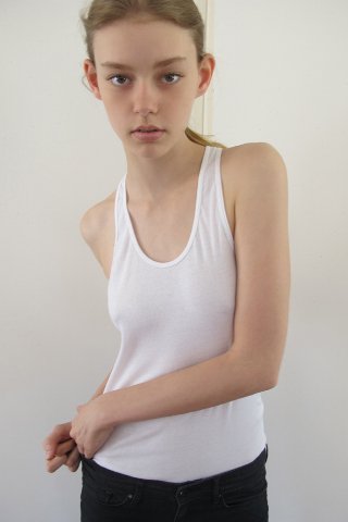 A modell kora: Ismeretlen - DIVAT&STÍLUS - Stílusiskola - chanel, ondria hardin, 