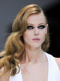 Így viseld a hajad 2013-ban! - Hajápolás  -  - 2013 hajtrendek, haj oldalválaszték, hajfonás, oldalt elválasztott haj, oldalválaszték, ombre haj, 