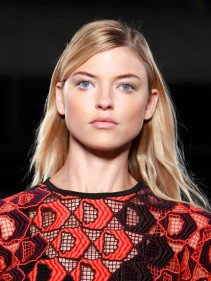 Így viseld a hajad 2013-ban! - Hajápolás  -  - 2013 hajtrendek, haj oldalválaszték, hajfonás, oldalt elválasztott haj, oldalválaszték, ombre haj, 