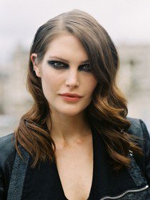 Így viseld a hajad 2013-ban! - Hajápolás  -  - 2013 hajtrendek, haj oldalválaszték, hajfonás, oldalt elválasztott haj, oldalválaszték, ombre haj, 