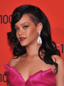 Rihanna frizurái képekben - DIVAT&STÍLUS - SZÉPSÉG - Rihanna, Rihanna afro, Rihanna frizura, Rihanna hair, Rihanna haj, Rihanna szőke, 