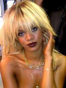 Rihanna frizurái képekben - DIVAT&STÍLUS - SZÉPSÉG - Rihanna, Rihanna afro, Rihanna frizura, Rihanna hair, Rihanna haj, Rihanna szőke, 