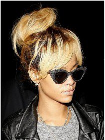 Rihanna frizurái képekben - DIVAT&STÍLUS - SZÉPSÉG - Rihanna, Rihanna afro, Rihanna frizura, Rihanna hair, Rihanna haj, Rihanna szőke, 