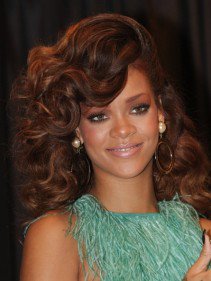 Rihanna frizurái képekben - DIVAT&STÍLUS - SZÉPSÉG - Rihanna, Rihanna afro, Rihanna frizura, Rihanna hair, Rihanna haj, Rihanna szőke, 