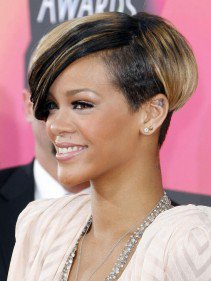 Rihanna frizurái képekben - DIVAT&STÍLUS - SZÉPSÉG - Rihanna, Rihanna afro, Rihanna frizura, Rihanna hair, Rihanna haj, Rihanna szőke, 