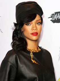 Rihanna frizurái képekben - DIVAT&STÍLUS - SZÉPSÉG - Rihanna, Rihanna afro, Rihanna frizura, Rihanna hair, Rihanna haj, Rihanna szőke, 