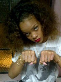 Rihanna frizurái képekben - DIVAT&STÍLUS - SZÉPSÉG - Rihanna, Rihanna afro, Rihanna frizura, Rihanna hair, Rihanna haj, Rihanna szőke, 