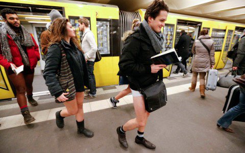 Bugyiban a metróban - STYLELIFE -  - bugyi, bugyiban vagy anélkül, metró, New York metró, no pants subway ride, 