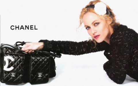 Johnny Depp exe modellnek állt - DIVAT&STÍLUS - Hírek  - bio pamut, chanel, consciousness, H&M, Jhonny Depp, ruhák, újrahasznosítás, Vanessa Paradis, 