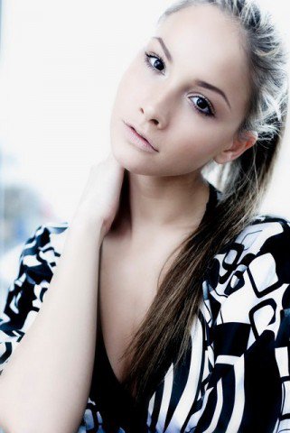 Babát vár a pókerező szépségkirálynő - Stylekids -  - anyaság, Miss Earth Hungary, póker, Polgár Krisztina, 