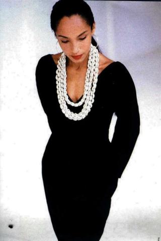 A nő, aki a fiatalság forrásából ivott - KERESD A NŐT  - Lélekhangok - gaultier, örökifjú, sade, 