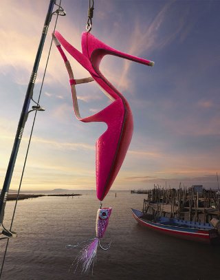 Louboutin cipőkkel pecázik - Hírek  -  - horgász, louboutin cipő, 