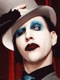 Pasik sminkben - STYLELIFE -  - férfi smink, férfiak sminkelve, guyliner, makeup, Marc Jacobs, 