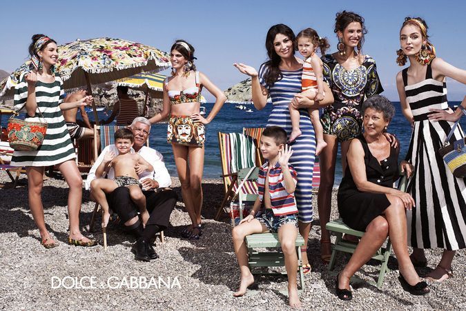 Monica Belucci hangos, nagy családja - DIVAT&STÍLUS -  - dolce gabbana, 