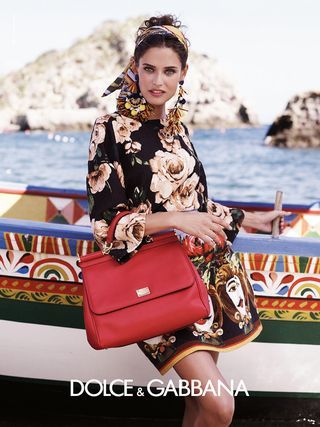 Monica Belucci hangos, nagy családja - DIVAT&STÍLUS -  - dolce gabbana, 
