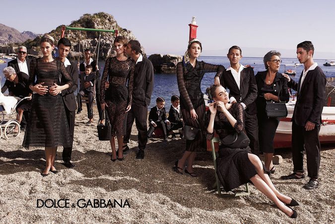 Monica Belucci hangos, nagy családja - DIVAT&STÍLUS -  - dolce gabbana, 