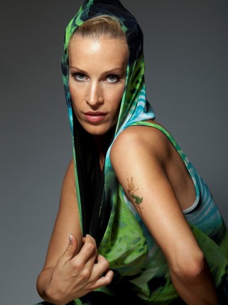 Steiner Kristóf túlélte -  -  - Anna and the Barbies, steiner kristóf, 