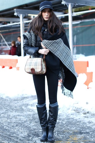 Modelllányok két show között - DIVAT&STÍLUS - Stílusiskola - modellányok, stílus, 