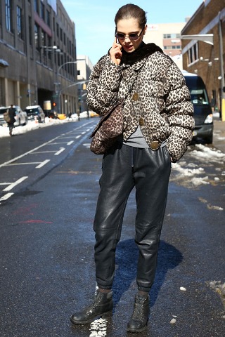 Modelllányok két show között - DIVAT&STÍLUS - Stílusiskola - modellányok, stílus, 