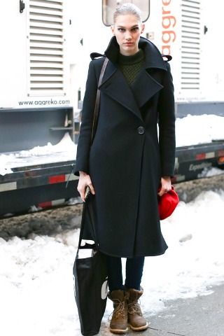 Modelllányok két show között - DIVAT&STÍLUS - Stílusiskola - modellányok, stílus, 