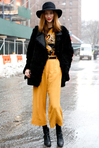 Modelllányok két show között - DIVAT&STÍLUS - Stílusiskola - modellányok, stílus, 