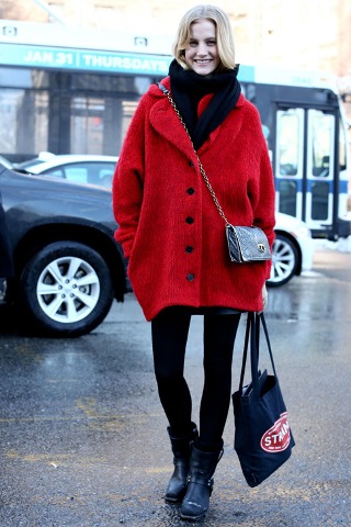 Modelllányok két show között - DIVAT&STÍLUS - Stílusiskola - modellányok, stílus, 