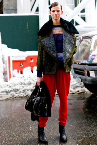 Modelllányok két show között - DIVAT&STÍLUS - Stílusiskola - modellányok, stílus, 