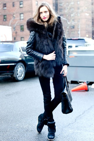 Modelllányok két show között - DIVAT&STÍLUS - Stílusiskola - modellányok, stílus, 