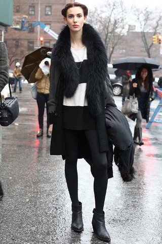 Modelllányok két show között - DIVAT&STÍLUS - Stílusiskola - modellányok, stílus, 