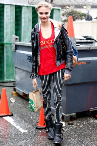 Modelllányok két show között - DIVAT&STÍLUS - Stílusiskola - modellányok, stílus, 