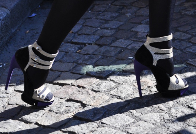 Űrlények az utcán - DIVAT&STÍLUS - Hírek  - cipő, divat, street, tavasz, 