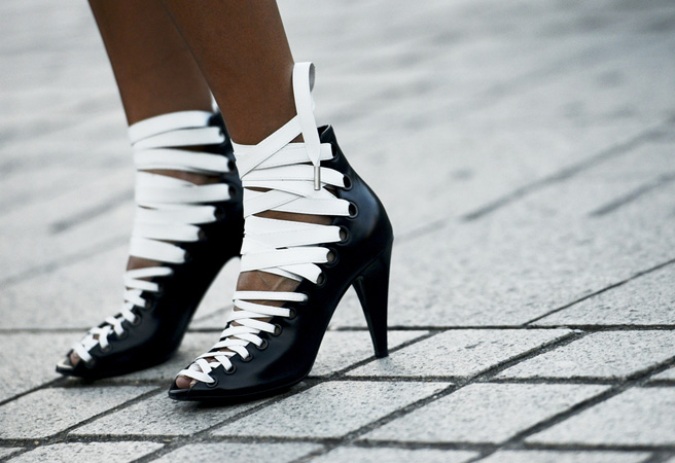 Űrlények az utcán - DIVAT&STÍLUS - Hírek  - cipő, divat, street, tavasz, 