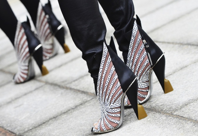 Űrlények az utcán - DIVAT&STÍLUS - Hírek  - cipő, divat, street, tavasz, 