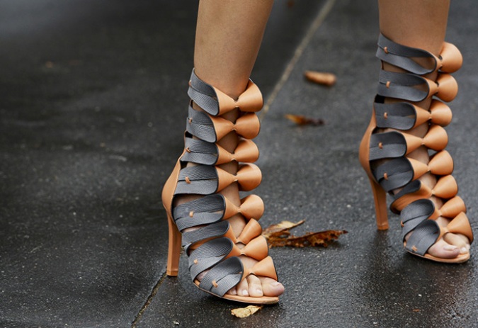 Űrlények az utcán - DIVAT&STÍLUS - Hírek  - cipő, divat, street, tavasz, 