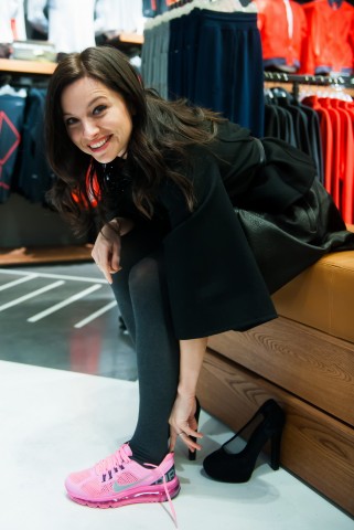 Zséda ledobta a magas sarkút - Stílusiskola -  - Nike, rubint réka, tolvaj renáta, zséda, 