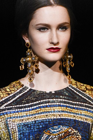 Jézuskás táska, szentképes platform - DIVAT&STÍLUS - Stílusiskola - Dolce and Gabbana, kiegészítők, 