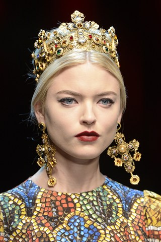 Jézuskás táska, szentképes platform - DIVAT&STÍLUS - Stílusiskola - Dolce and Gabbana, kiegészítők, 