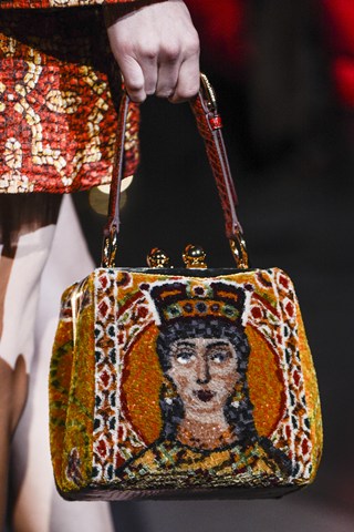 Jézuskás táska, szentképes platform - DIVAT&STÍLUS - Stílusiskola - Dolce and Gabbana, kiegészítők, 