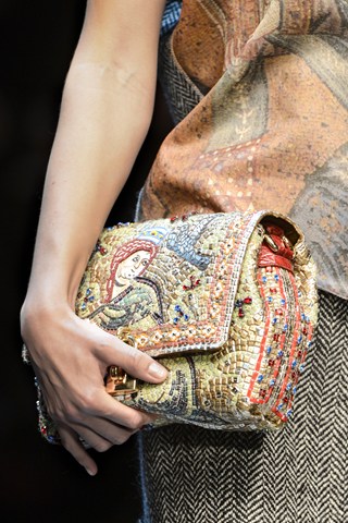 Jézuskás táska, szentképes platform - DIVAT&STÍLUS - Stílusiskola - Dolce and Gabbana, kiegészítők, 