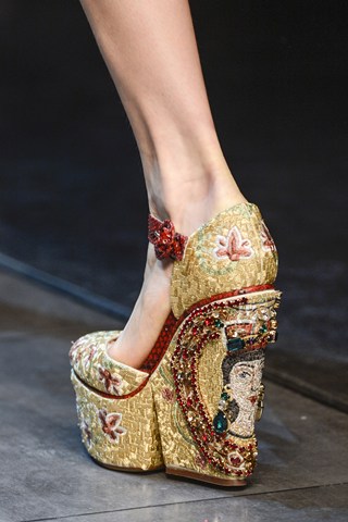 Jézuskás táska, szentképes platform - DIVAT&STÍLUS - Stílusiskola - Dolce and Gabbana, kiegészítők, 