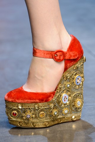 Jézuskás táska, szentképes platform - DIVAT&STÍLUS - Stílusiskola - Dolce and Gabbana, kiegészítők, 