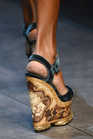 Jézuskás táska, szentképes platform - DIVAT&STÍLUS - Stílusiskola - Dolce and Gabbana, kiegészítők, 