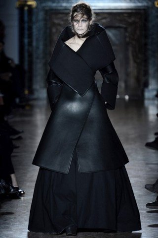 Holló, halott menyasszony - DIVAT&STÍLUS - Stílusiskola - fashion week 2013, Gareth Pugh, 