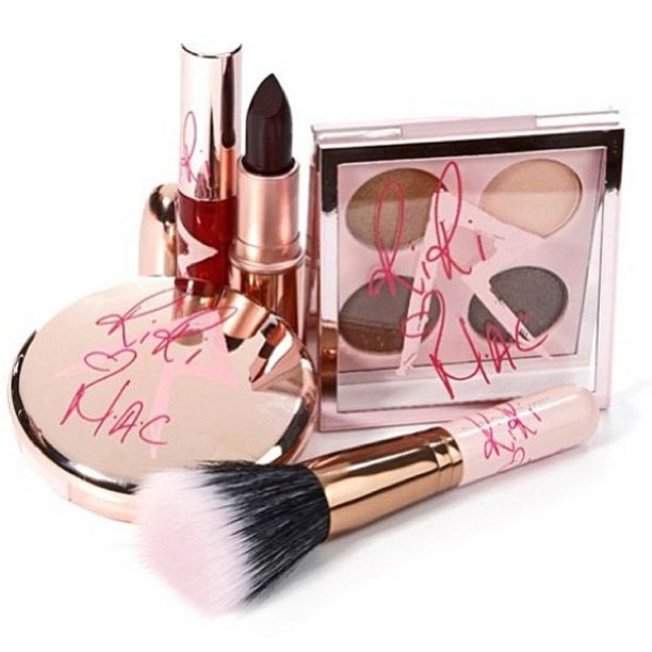 Rihanna csodálatos, új kapcsolata - DIVAT&STÍLUS - Hírek  - ajakrúzs, Mac új kollekció, Rihanna, 